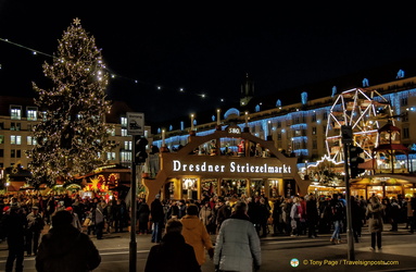 Dresden Striezelmarkt by night